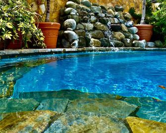At Wind Chimes Boutique Hotel - San Juan - Pool