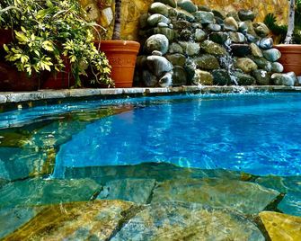 At Wind Chimes Boutique Hotel - San Juan - Pool
