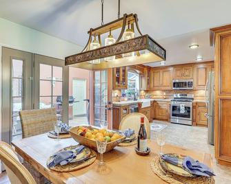 Redlands Home with Community Perks 1 Mi to Downtown - Redlands - Kitchen