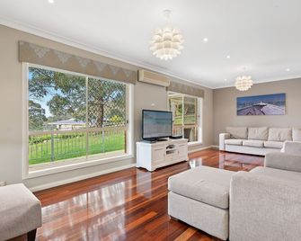 Gareth House - Narooma - Sala de estar