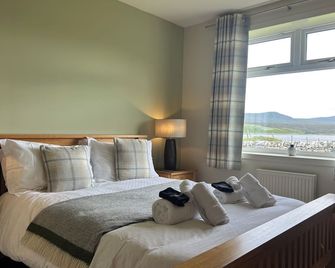 Kyleview - A shepherds cottage with far reaching views across Kyle of Durness - Durness - Bedroom