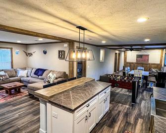 LakeSide Reel Paradise Brownwood big family dock for fishing/close to state park - Brownwood