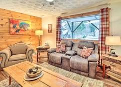 Mountain Retreat Less Than 4 Mi to Downtown Boone! - Boone - Living room