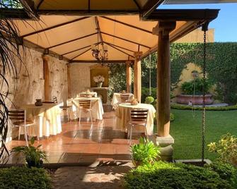 هوستال فيلا توسكانا - غواتيمالا سيتي - شرفة مرصوفة