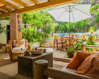 At Home Malaga Stay & Solo Travellers - Rincón de la Victoria - Patio