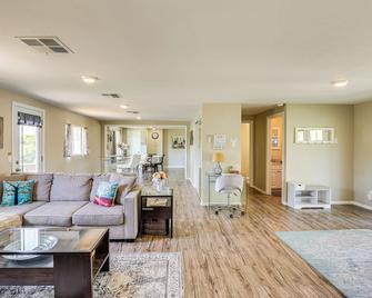 Escondido Vineyard Estate Walk to Wineries! - Escondido - Soggiorno