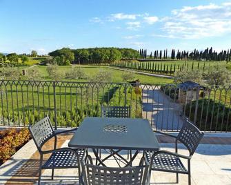 Casa Vacanze La Fiorita - Valiano - Balcón