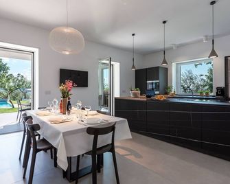 Villa Petrillo 6, Emma Villas - Mirabella Eclano - Dining room