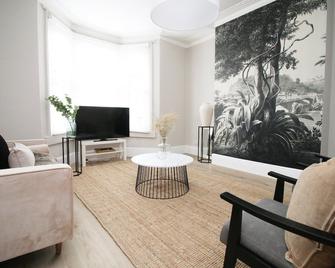 Station Road Bath (Beautiful central 4 BR) - Bath - Pokój dzienny
