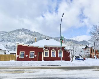 Church House Unique 2bd Converted Historic Wallace Chapel, Walk To Everything - Wallace - Building