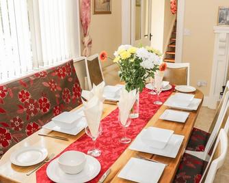 CNOC SUAN, pet friendly, with open fire in Aughavas, County Leitrim - Cavan - Dining room