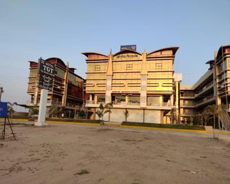 Hotel The Grand Takshak - Mahesāna - Building