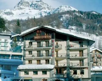 Hotel Bijou - Valtournenche - Gebäude