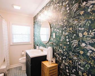 Large Upscale Home with Game Room & Basement Suite - Danville - Bathroom