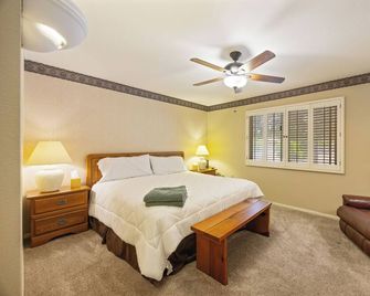 Pet-Friendly Sun City Retreat Near Golf & Shops - Sun City - Bedroom