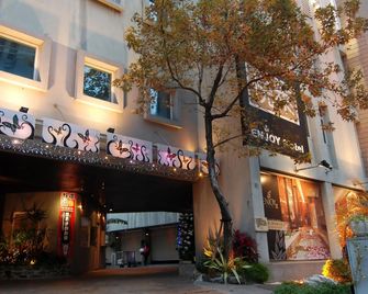 In Night Motel - Taichung City - Κτίριο