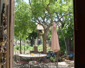 Mas de Bellegou - B&B - Portiragnes - Patio