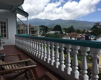 Blue Moon Hotel - Nuwara Eliya - Balcony