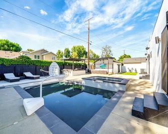Poolside Paradise Villa 5br 4ba - Los Angeles - Piscină