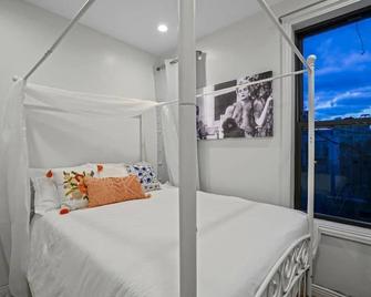 3 Bed 2 Bath Pre-War Apartment In Williamsburg, Brooklyn Townhouse - Brooklyn - Makuuhuone