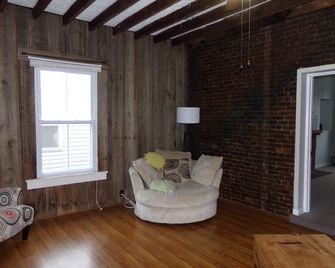 Charming 2-bedroom apartment with WiFi and AC in enchanting Maysville - Maysville