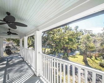 LULU Street Retreat-Historic Home in Brooksville 12 miles from Cabot Farms Golf - Brooksville - Balkón