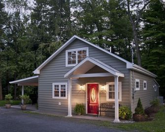 Incredible “walkable” Rental With Sawkill Creek Views - Woodstock - Gebäude
