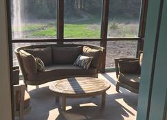 Charming Barn Cornwall, VT near Middlebury College - Middlebury - Living room