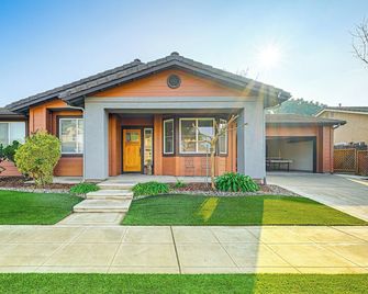 26 Mi to Fresno Pet-Friendly Home in Reedley! - Reedley - Building