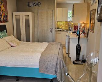 Book Now Affordable Cute Cozy studio with Carpark 23 - Auckland - Habitació
