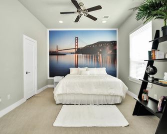 Amazing Rooftop! Downtown Skyline Views!!! Sleeps 15 - יוסטון - חדר שינה