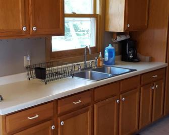 Lake Cabin for Rent on the Shores of Beautiful Devils Lake, ND. - Devils Lake - Cocina