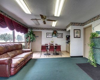 Key West Inn - Montgomery - Salon