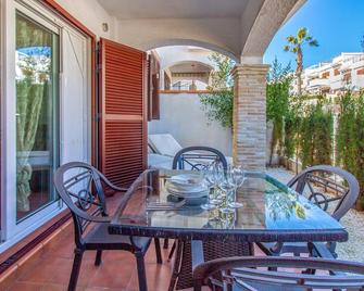 Cozy Apartment In Torrevieja With Wifi - Torrevieja - Balcony