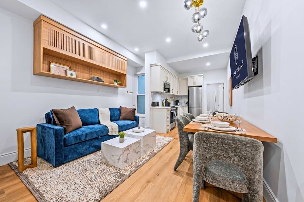 Casa Hotels Gerrard Brand New Suite - טורונטו