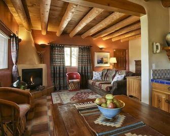 Abiquiu Inn - Abiquiu - Living room