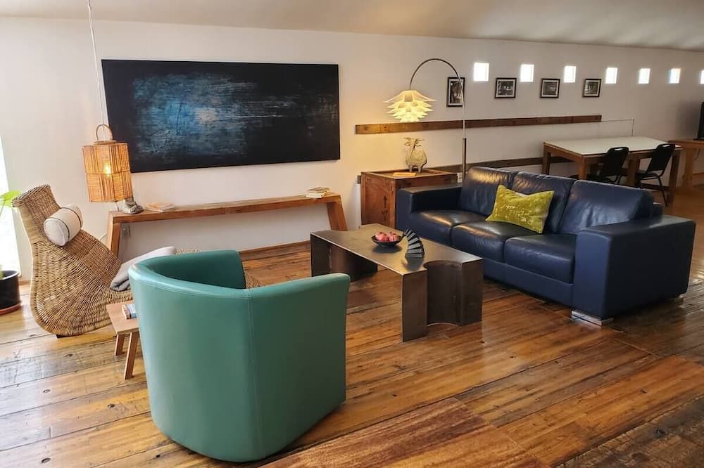 Penthouse apartment in a charming barn in La Union- perfect for a cozy getaway - Anthony - Sala de estar