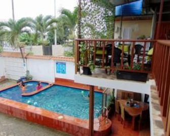 미라마르 로지 - 페데르날레스 - 수영장