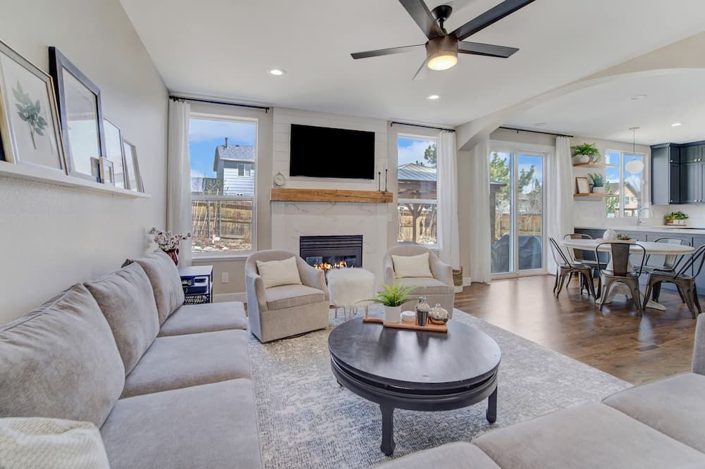 Radiant family home with impeccable design close to USAFA - Colorado Springs - Sala de estar