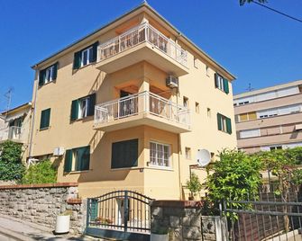 Beach House Split - Split - Building