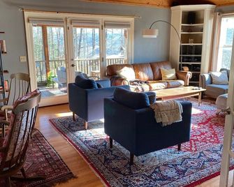 Hidden Oasis in the Mountains by Evergreen Home - Pittsfield - Sala de estar