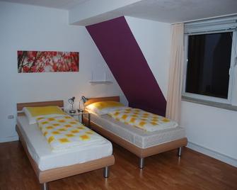 Bright 2 bedroom apartment with a forest view - Kiel - Dormitor