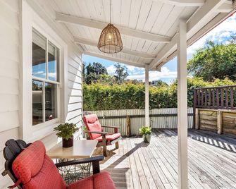 Charming Cottage in the Heart of Napier - Napier - Balcony