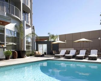 2 Stylish Rooms Near Santa Monica Beaches | Rooftop Dining, Iconic View, Pool! - Los Angeles - Pool