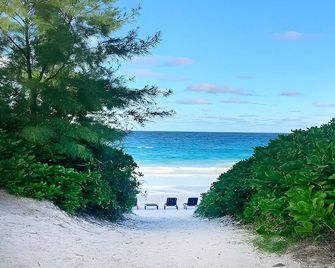 Coastal Chic - Cozy 2BR 3bd in charming Harbour Island Steps to Pink Sand Beach - Dunmore Town - Beach