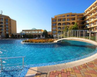 Menada Grand Resort Nice Family Studio - Aheloy - Pool