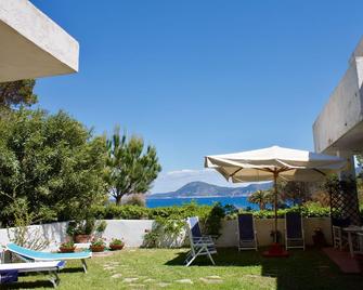 apartment in family house 50m from 2 beaches - Portoferraio - Patio