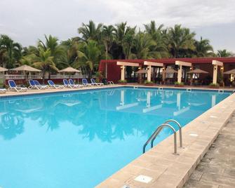 Islazul Villa Los Laureles - Sancti Spíritus - Piscina
