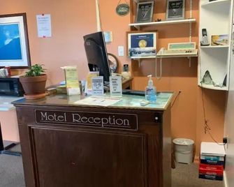 Auberge Eldo Inn - Blind River - Reception