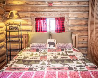 Best L'il Bunkhouse on 40 Wooded Acres - Divide - Habitación